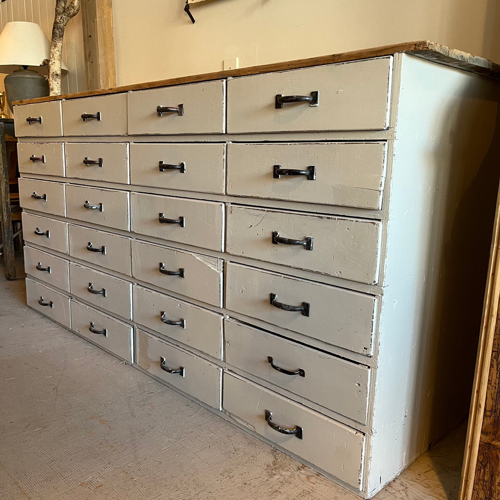 24 Drawer